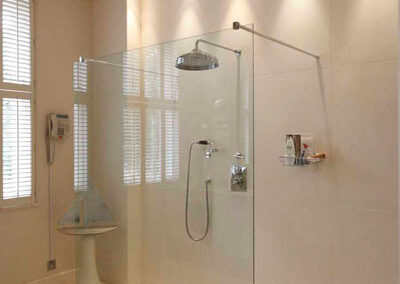 london-bathroom-bianco-neve-limestone-walk-in-shower