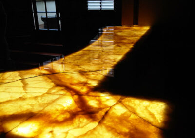 amber-onyx-bar-top-backlit