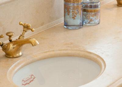 jerusalem-gold-limestone-bathroom-london