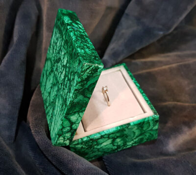 malachite-small-jewellery-engagement-ring-box-natural-stone