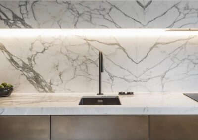 statuary-marble-kitchen-book-matched-island-unit-splashback