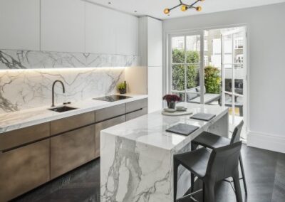 statuary-marble-kitchen-book-matched-island-unit-splashback