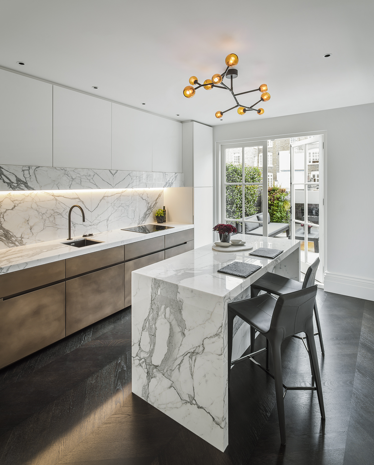 statuary-marble-kitchen-book-matched-island-unit-splashback