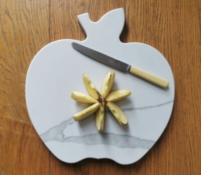 calacatta-quartz-apple-chopping-serving-board